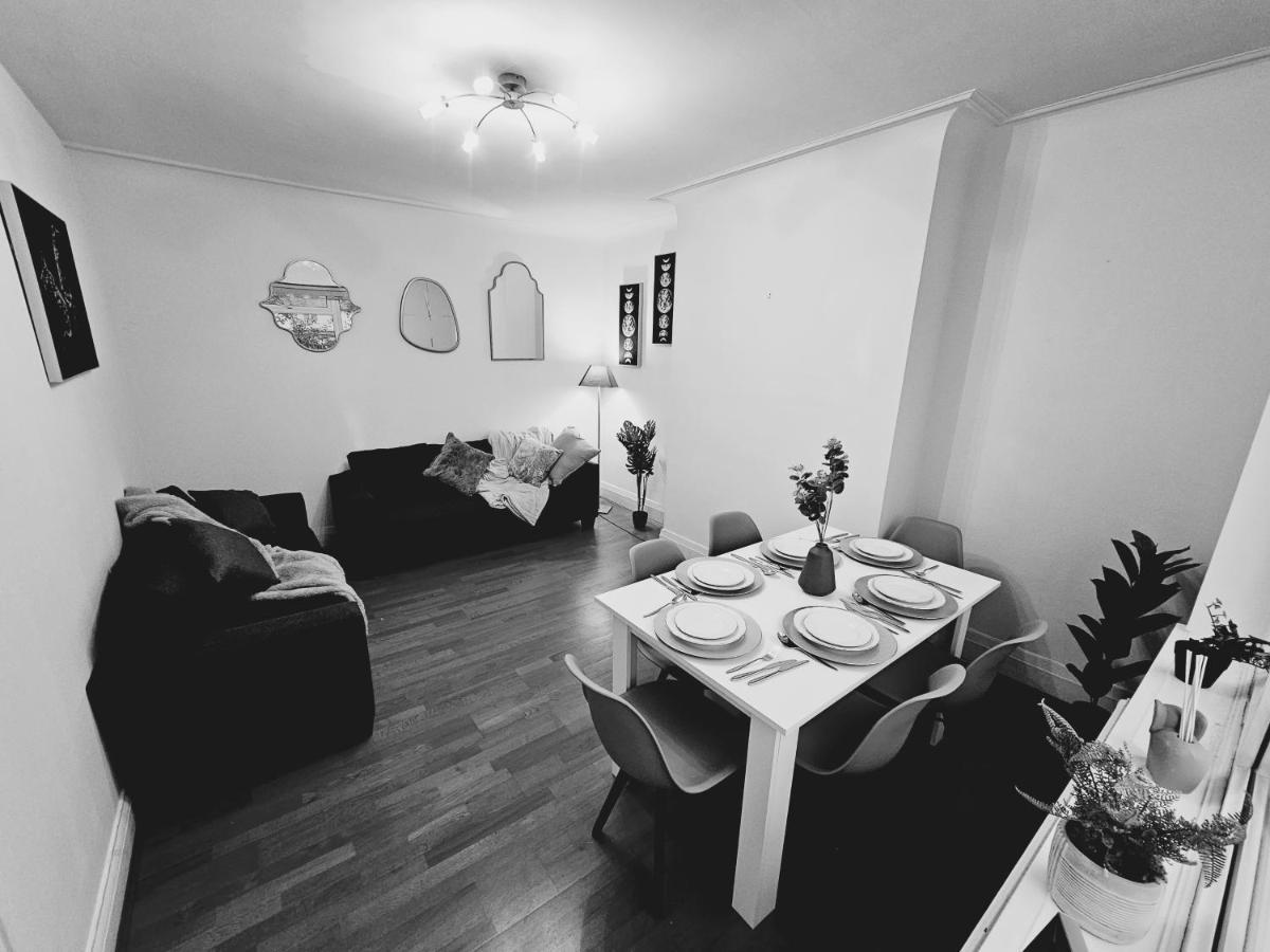 Large 4 Bedrooms Golders Green ロンドン エクステリア 写真