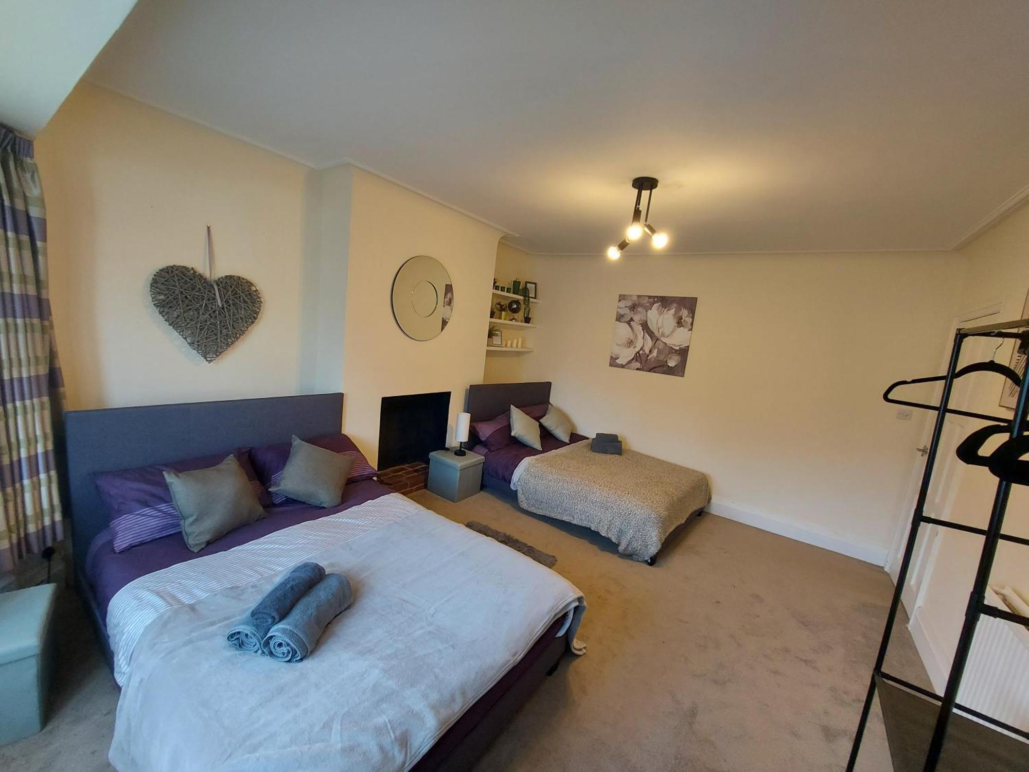 Large 4 Bedrooms Golders Green ロンドン エクステリア 写真